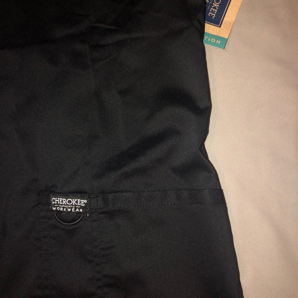 NWT Cherokee Workwear Revolution Women’s Scrub Top